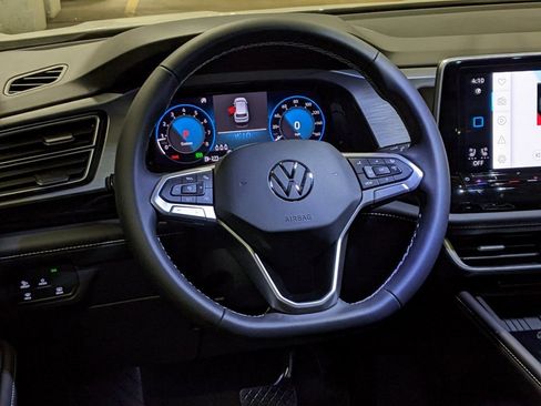 New 2026 Volkswagen Atlas Cross Sport SE image 13