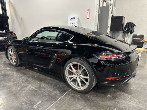 Used 2019 Porsche 718 Cayman S image 2