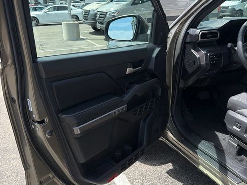 Used 2025 Toyota Tacoma TRD Off-Road AWD/4WD image 3