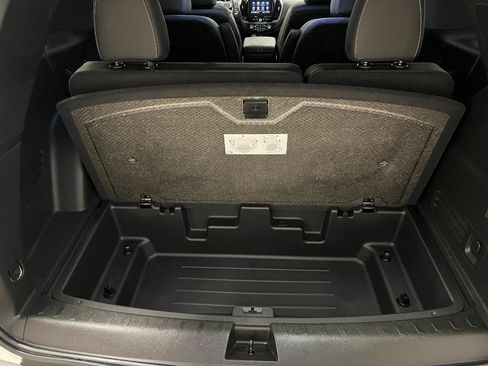 Used 2023 Chevrolet Traverse LT FWD image 27