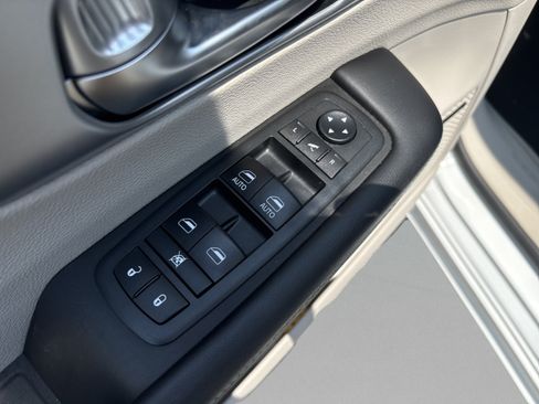 Used 2019 Chrysler Pacifica Limited w/ Advanced Safetytec Group FWD image 29