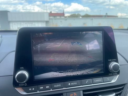 Used 2025 Nissan Altima 2.5 SV image 24