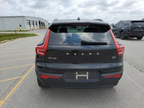 Used 2023 Volvo XC40 B5 Plus w/ Climate Package AWD/4WD image 2