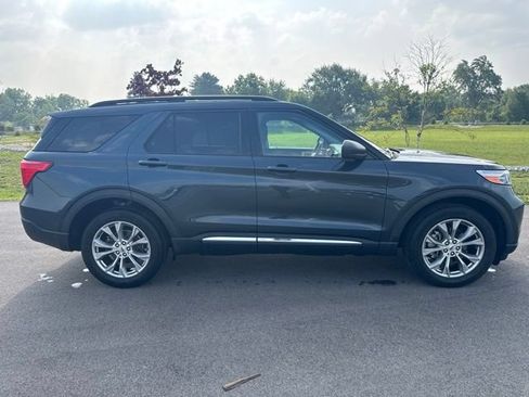 Used 2023 Ford Explorer XLT w/ Equipment Group 202A AWD/4WD image 2