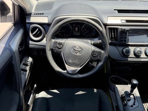 Used 2018 Toyota RAV4 LE FWD image 8