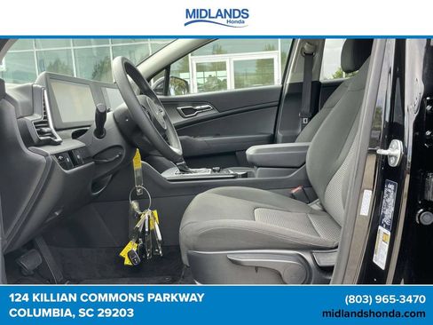 Used 2025 Kia Sportage LX FWD image 13