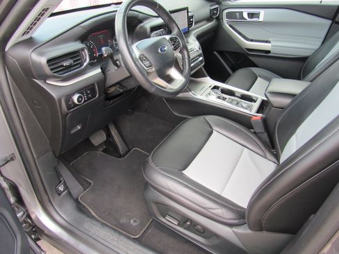 Used 2023 Ford Explorer XLT w/ Equipment Group 202A AWD/4WD image 14