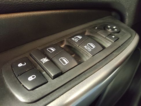 Used 2019 Jeep Cherokee Latitude Plus w/ Comfort/Convenience Group image 27