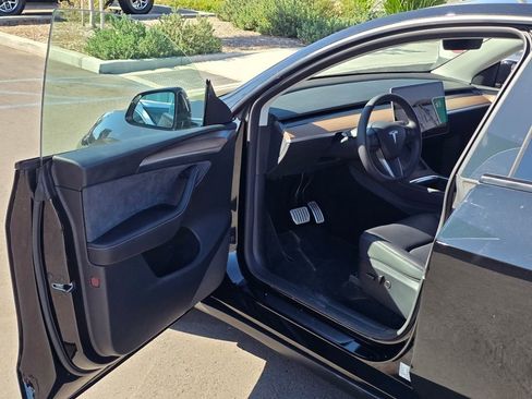 Used 2025 Tesla Model Y Performance image 36
