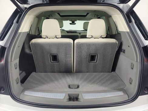 Certified 2023 Cadillac XT6 Premium Luxury w/ Technology Package AWD/4WD image 9