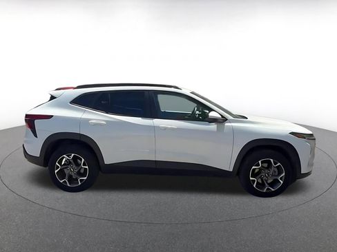 Used 2025 Chevrolet Trax LT FWD image 16