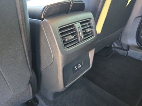 Used 2023 Nissan Rogue SV image 31