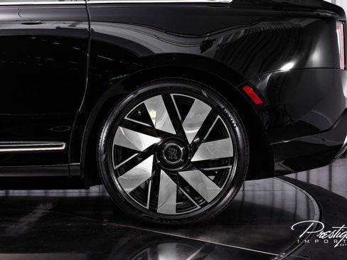 Used 2025 Rolls-Royce Cullinan image 11