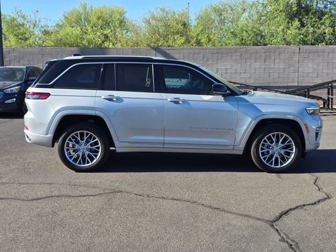 Used 2022 Jeep Grand Cherokee Summit w/ Luxury Tech Group V RWD image 7