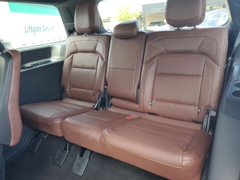 New 2026 Lincoln Navigator Reserve AWD/4WD image 30