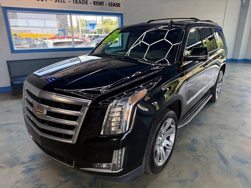 Used 2016 Cadillac Escalade Luxury AWD/4WD image 6