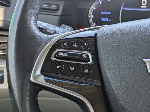 Used 2018 Cadillac Escalade Luxury image 18