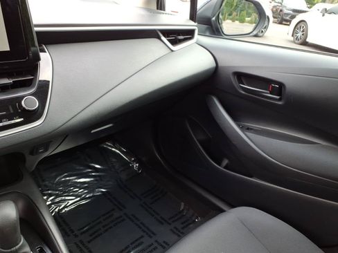 Used 2025 Toyota Corolla LE FWD image 22