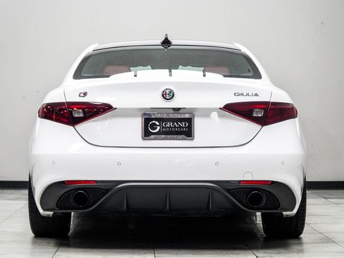 Used 2023 Alfa Romeo Giulia Veloce RWD image 14