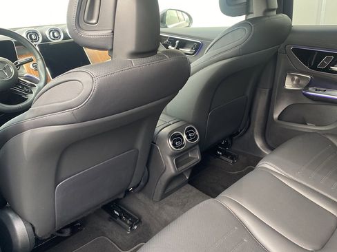 Used 2025 Mercedes-Benz GLC 350e 4MATIC image 11
