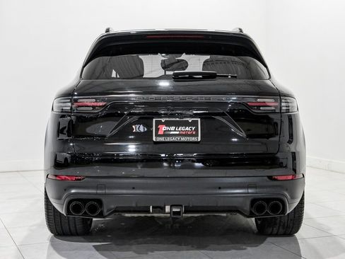 Used 2023 Porsche Cayenne S Platinum w/ Premium Package Plus image 9