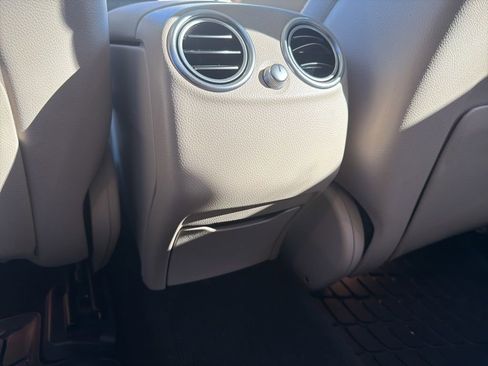 Used 2022 Mercedes-Benz GLC 300 4MATIC image 39