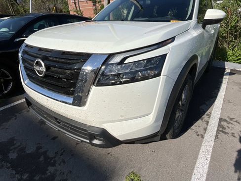 Used 2023 Nissan Pathfinder SV image 5