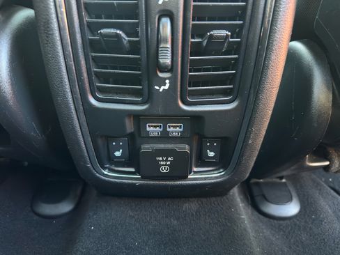 Used 2020 Jeep Grand Cherokee Limited w/ Luxury Group II image 19