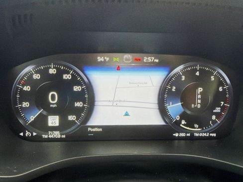 Used 2021 Volvo XC60 T6 Momentum AWD/4WD image 9