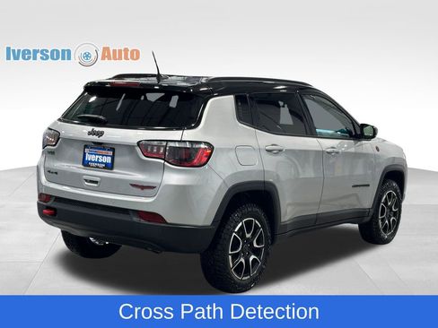 Used 2026 Jeep Compass Trailhawk AWD/4WD image 9