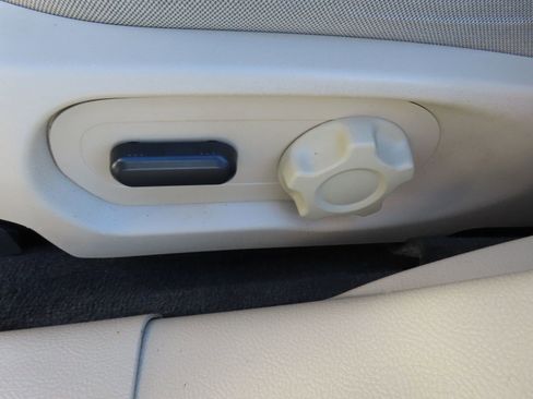 Used 2016 Ford Taurus SE image 28