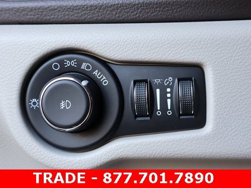 Used 2021 Chrysler Pacifica Touring w/ Cold Weather Group image 22