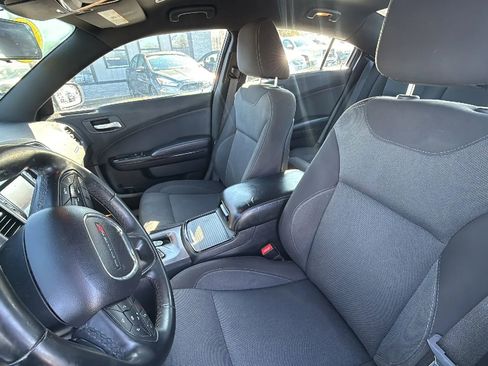 Used 2017 Dodge Charger SE w/ Blacktop Package image 16