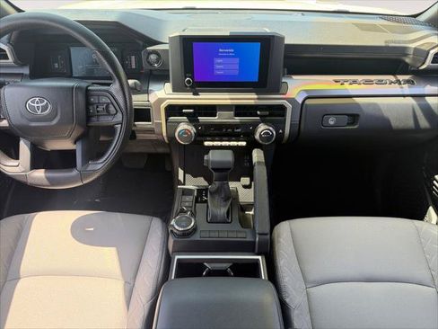 Certified 2025 Toyota Tacoma SR5 AWD/4WD image 10
