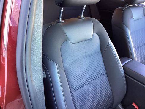 Used 2025 Chevrolet Trax LT image 17