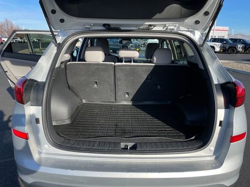 Used 2019 Hyundai Tucson SE image 11