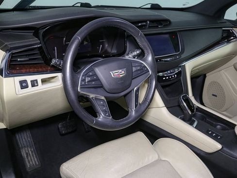 Used 2017 Cadillac XT5 Luxury w/ Driver Awareness Package image 21