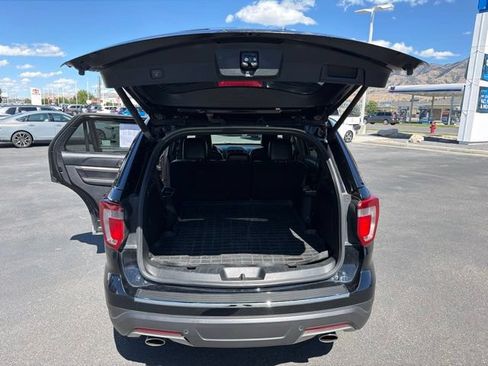 Used 2018 Ford Explorer XLT w/ Equipment Group 202A AWD/4WD image 32