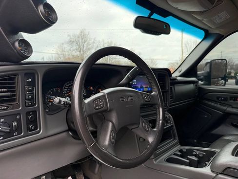 Used 2007 GMC Sierra 2500 SLT w/ Heavy-Duty Power Package image 13