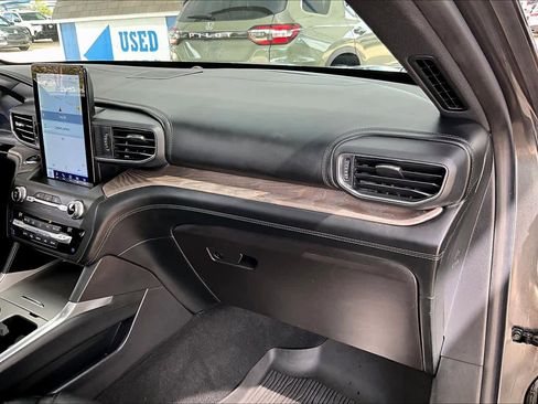 Used 2020 Ford Explorer Platinum w/ Premium Technology Package AWD/4WD image 19
