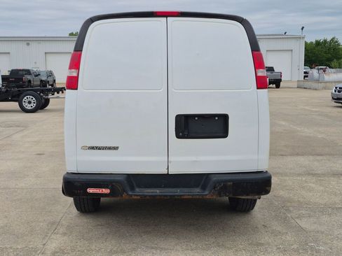 Used 2019 Chevrolet Express 2500 Extended RWD image 6