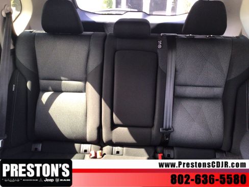 Used 2025 Nissan Rogue SV AWD/4WD image 22