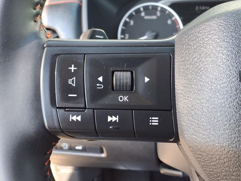 Used 2025 Nissan Rogue SV image 22