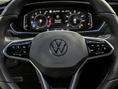 Used 2024 Volkswagen Tiguan SEL R-Line image 22