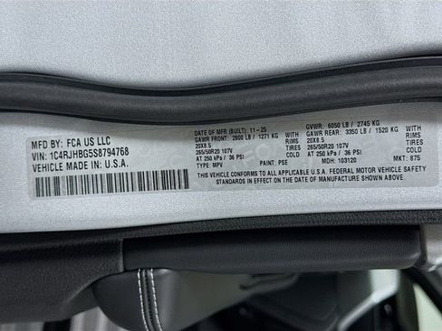 New 2025 Jeep Grand Cherokee Limited image 32