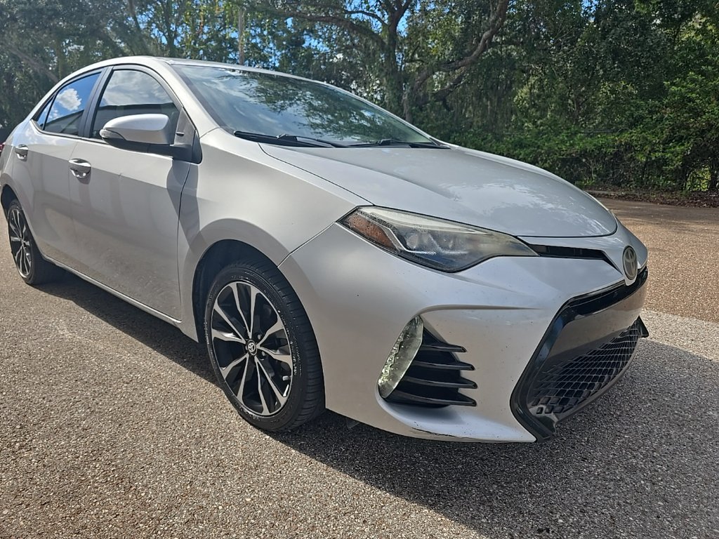 Used 2017 Toyota Corolla SE FWD image 2