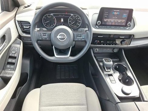 Used 2023 Nissan Rogue SV image 12