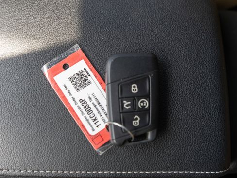 Used 2023 Volkswagen Tiguan SE w/ Panoramic Sunroof Package AWD/4WD image 30