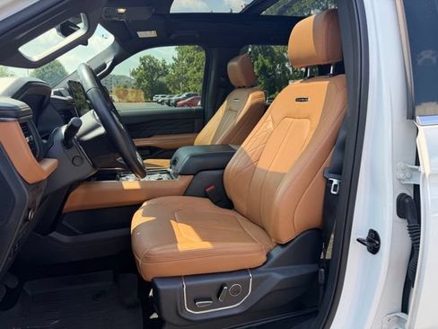 Used 2024 Ford Expedition Platinum AWD/4WD image 12
