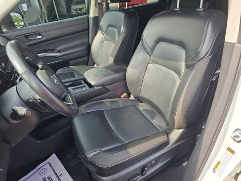 Used 2023 Nissan Pathfinder SL w/ SL Premium Package FWD image 17